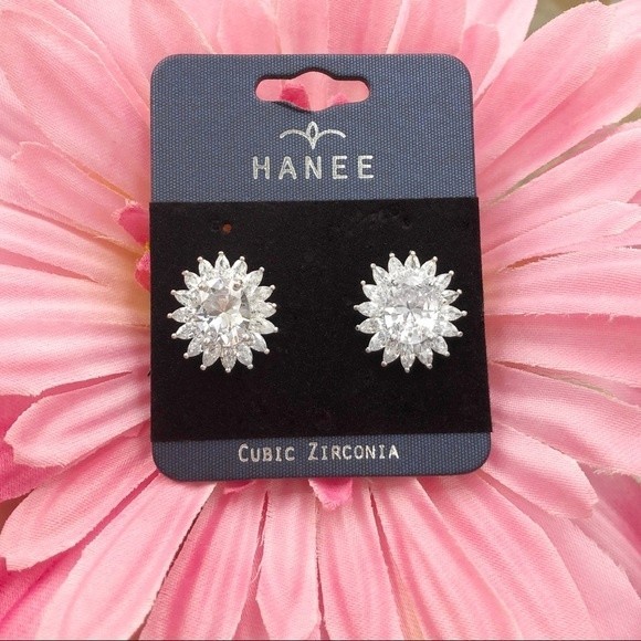 🌼 Oval Burst Halo Cubic Zirconia Earrings - Picture 1 of 2